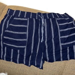 Canvas style shorts with pockets